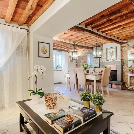 Villa Matilde, With Private Pool On The Lucca Hills *